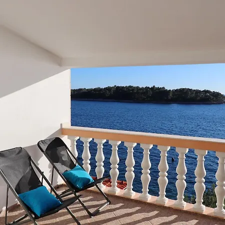 Senija - Three Bedroom With Terrace And Sea View Rosemary Apartman Blato (Korcula)